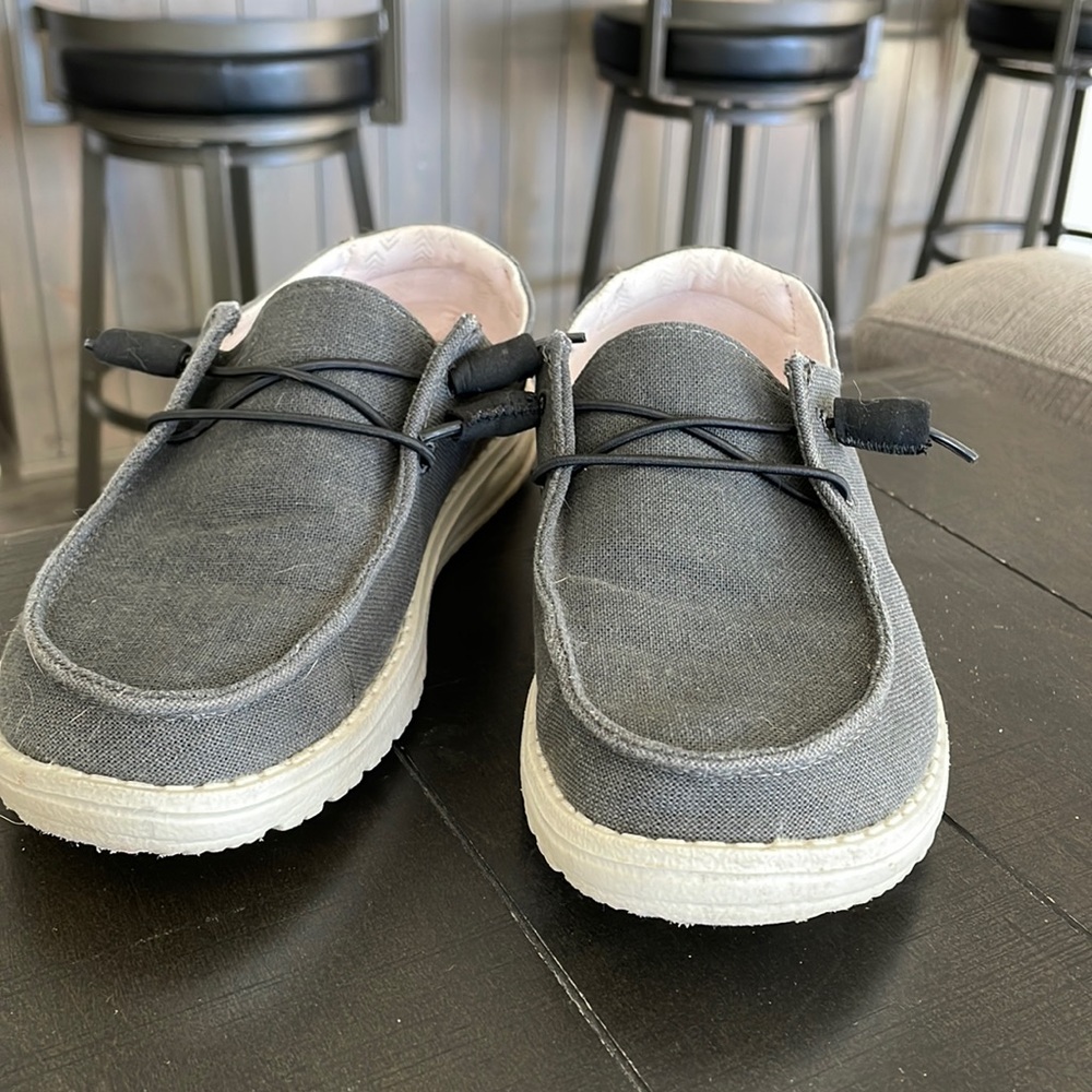 size 6 hey dudes